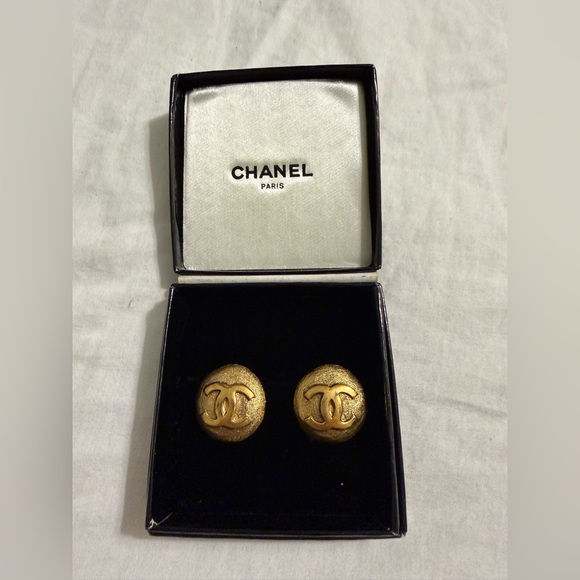 Vintage CC Logo Chanel Clip-on Earrings 1994